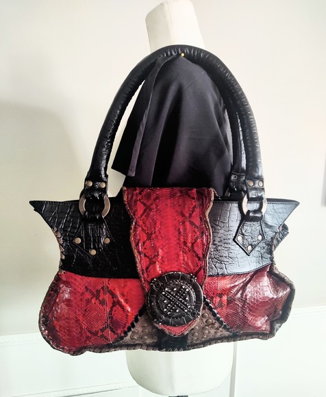 Unique, one of a kind, leather and snake skin bag by Novi Sudiono. - Picture 6 of 16